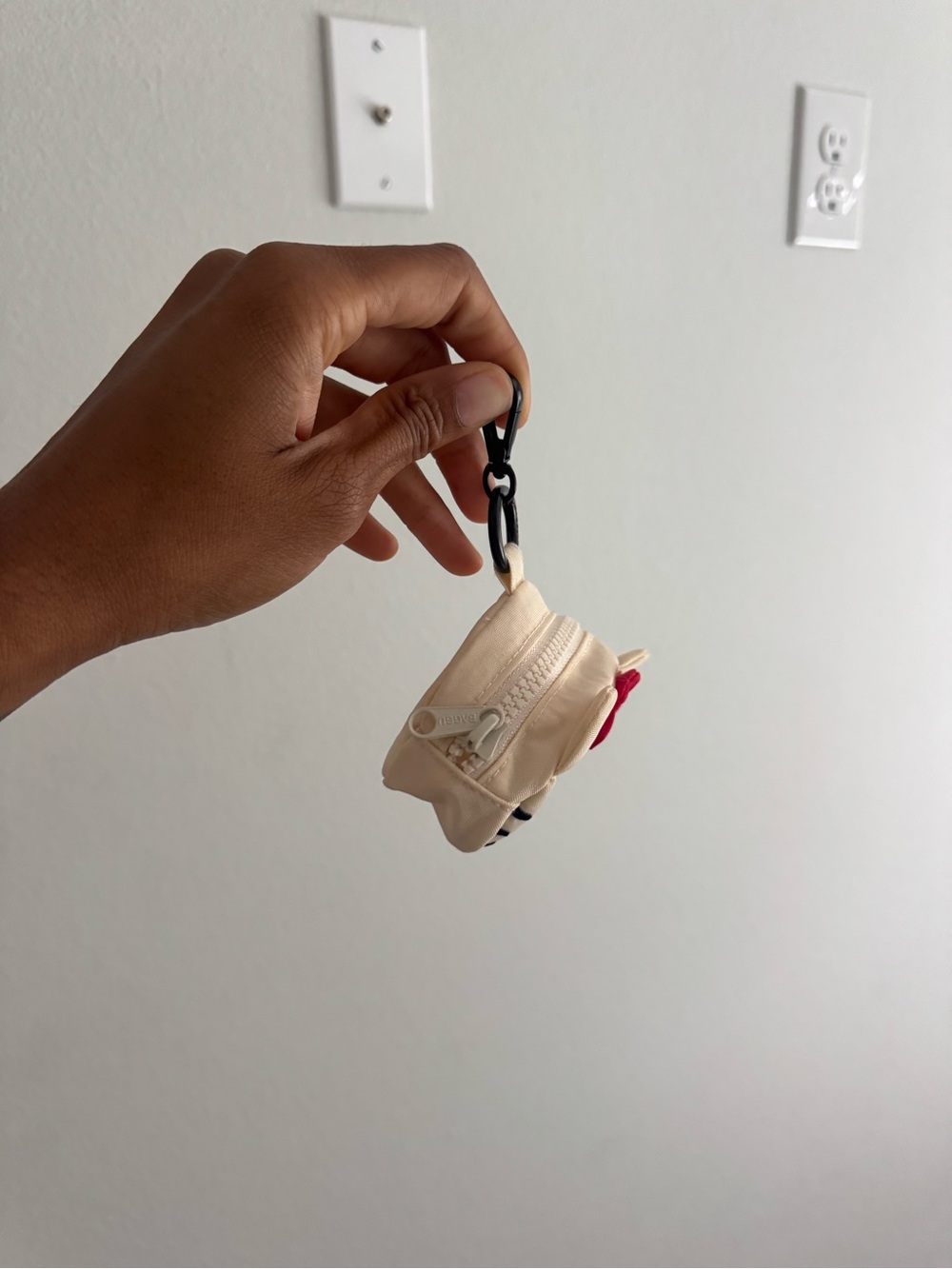 Baggu x Hello Kitty Zip Bag Charm - Picture 2 of 5